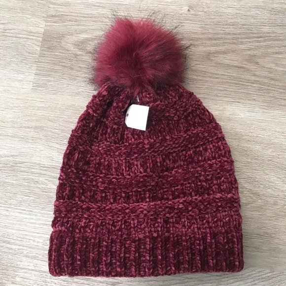 Time and Tru Chenille Pom Beanie Toboggan Hat - Picture 1 of 5
